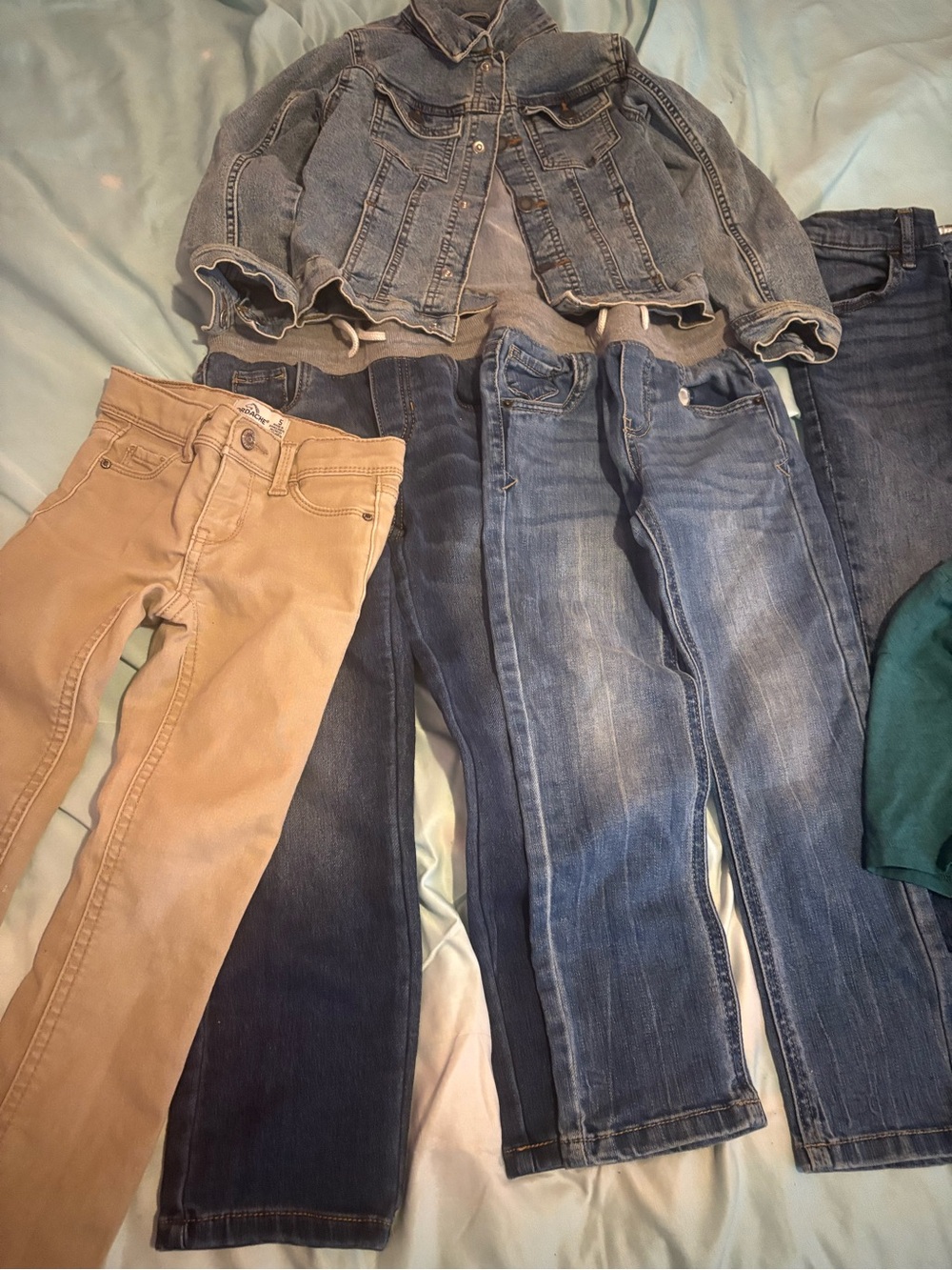 Old Navy Men's Slim Straight Jeans in Blue and Tan